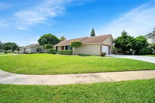 372 NW 35th Pl, Boca Raton, FL 33431 - Photo 2