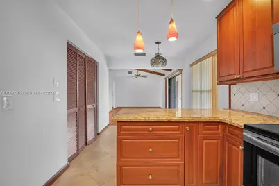 372 NW 35th Pl, Boca Raton, FL 33431 - Photo 8
