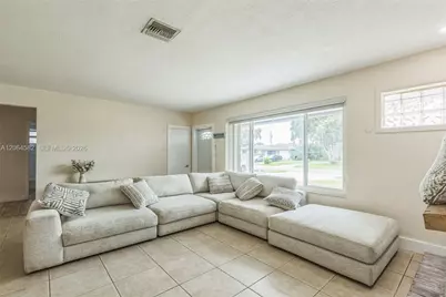6931 SW 2nd St, Pembroke Pines, FL 33023 - Photo 4