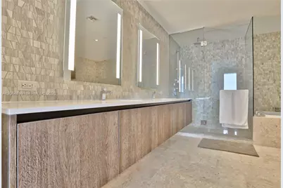 88 SW 7th St #3805, Miami, FL 33130 - Photo 4