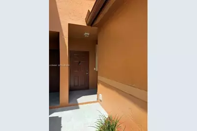 1531 Barcelona Way #3-30, Weston, FL 33327 - Photo 2