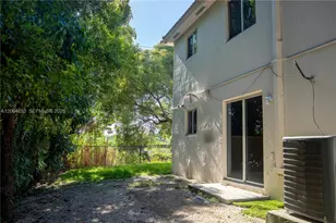 1240 SE 31st Ct, Homestead, FL 33035 - Photo 8