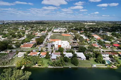 240 Carlisle Dr, Miami Springs, FL 33166 - Photo 32