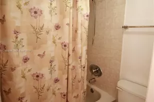 900 Colony Point Cir, Pembroke Pines, FL 33026 - Photo 10