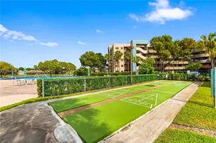 900 Colony Point Cir, Pembroke Pines, FL 33026 - Photo 40