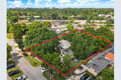 350 To To Lo Chee Dr, Hialeah, FL 33010 - Photo 12