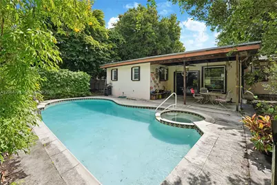 350 To To Lo Chee Dr, Hialeah, FL 33010 - Photo 2