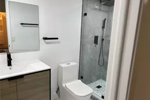 9990 NW 9th St Cir, Miami, FL 33172 - Photo 32