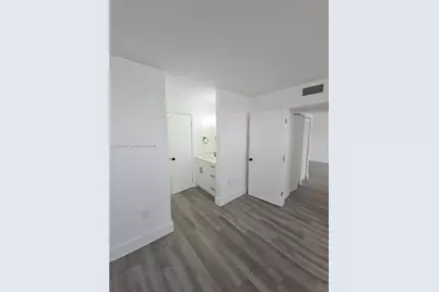 8101 Crespi Blvd #403, Miami Beach, FL 33141 - Photo 12