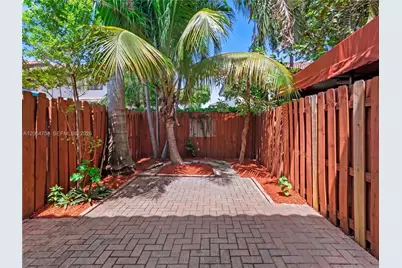 560 NW 82nd Pl #306, Miami, FL 33126 - Photo 8