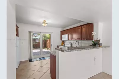560 NW 82nd Pl #306, Miami, FL 33126 - Photo 14