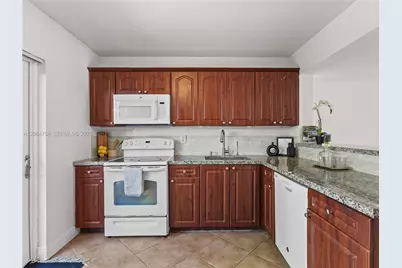 560 NW 82nd Pl #306, Miami, FL 33126 - Photo 16