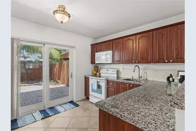 560 NW 82nd Pl #306, Miami, FL 33126 - Photo 18