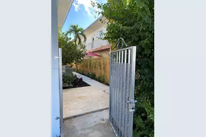 7435 Byron Ave #5, Miami Beach, FL 33141 - Photo 18