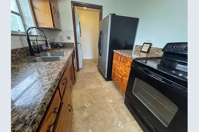 648 E 40th St, Hialeah, FL 33013 - Photo 12