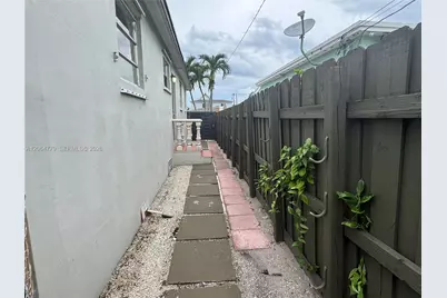 648 E 40th St, Hialeah, FL 33013 - Photo 6
