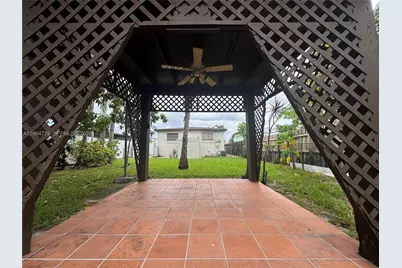 648 E 40th St, Hialeah, FL 33013 - Photo 22
