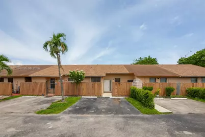 6707 NW 193rd Ln #0, Hialeah, FL 33015 - Photo 2