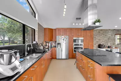 1051 Deerpath Ct, Weston, FL 33326 - Photo 10