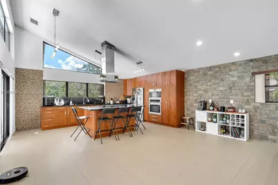 1051 Deerpath Ct, Weston, FL 33326 - Photo 8
