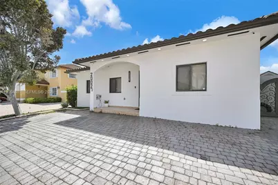 20027 NW 85th Ave, Hialeah, FL 33015 - Photo 8