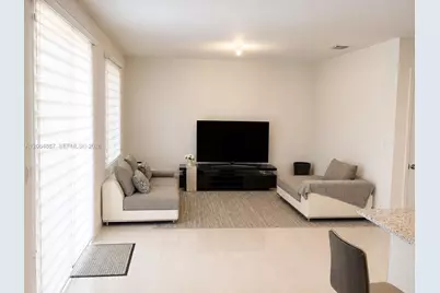 10614 W 35th Ln, Hialeah, FL 33018 - Photo 4