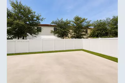 10614 W 35th Ln, Hialeah, FL 33018 - Photo 20