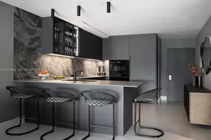 31 SE 5th St, Miami, FL 33131 - Photo 2