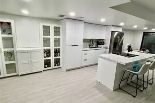 8010 NW 27th Pl, Sunrise, FL 33322 - Photo 4