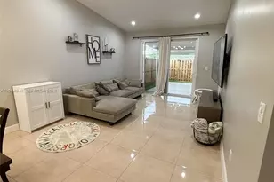 19231 NW 67th Pl, Hialeah, FL 33015 - Photo 4