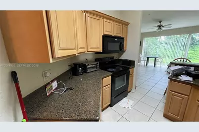 1015 Pipers Cay Dr, West Palm Beach, FL 33415 - Photo 4