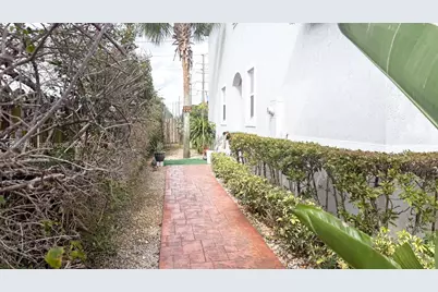 1001 NE 208th St #., Miami, FL 33179 - Photo 2