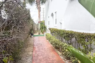 1001 NE 208th St, Miami, FL 33179 - Photo 2