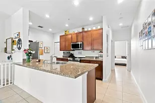 1075 SW 147th Ave, Pembroke Pines, FL 33027 - Photo 2