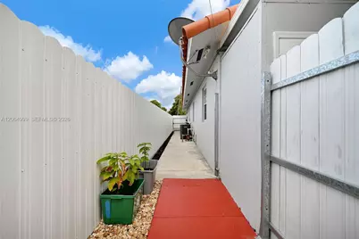451 E 37th St, Hialeah, FL 33013 - Photo 18