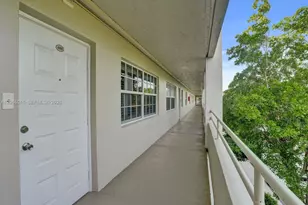 808 Cypress Blvd, Pompano Beach, FL 33069 - Photo 2
