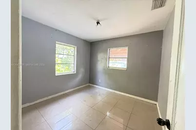 951 NE 157th Ter, North Miami Beach, FL 33162 - Photo 10