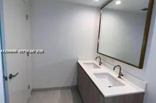 77 SE 5th St, Miami, FL 33131 - Photo 10