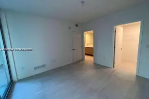 77 SE 5th St, Miami, FL 33131 - Photo 8