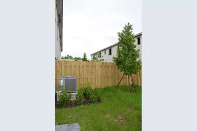 1801 SE 27th Ter, Homestead, FL 33035 - Photo 10