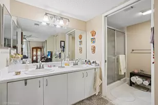 900 SW 142nd Ave, Pembroke Pines, FL 33027 - Photo 10