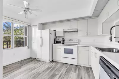 550 SW 138th Ave #309K, Pembroke Pines, FL 33027 - Photo 2