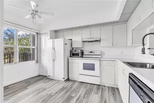550 SW 138th Ave, Pembroke Pines, FL 33027 - Photo 2