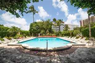 255 W 24th St, Miami Beach, FL 33140 - Photo 14