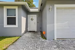 1686 NE 30th St, Pompano Beach, FL 33064 - Photo 2