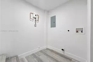 228 NW 39th St, Miami, FL 33127 - Photo 16