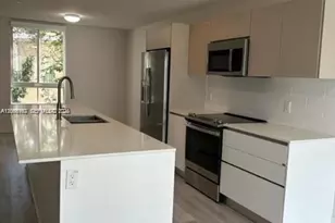2561 NE 193rd St, Miami, FL 33180 - Photo 1