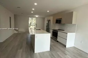 2561 NE 193rd St, Miami, FL 33180 - Photo 4