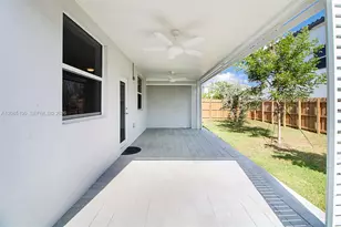 879 SE 26th Ter, Homestead, FL 33035 - Photo 10