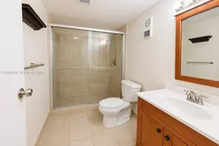 250 Jacaranda Dr, Plantation, FL 33324 - Photo 16